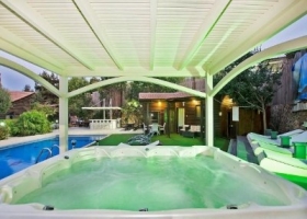 מקום קצת אחרת