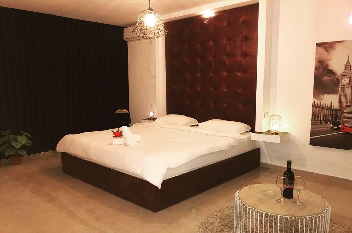 אמורה room 1