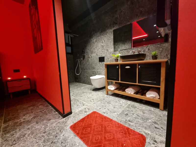 RED ROOM 6