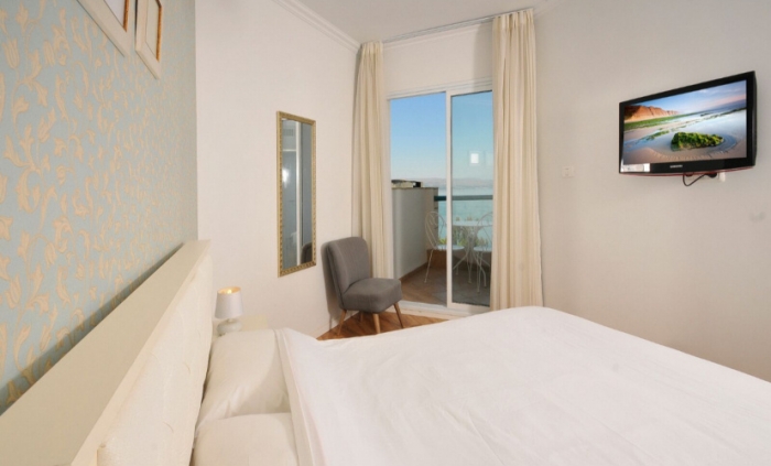 אהבה על שפת כנרת 2