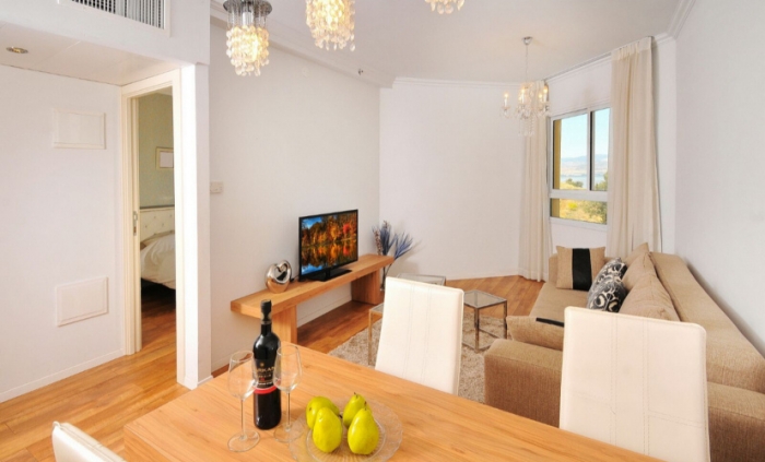 אהבה על שפת כנרת 10