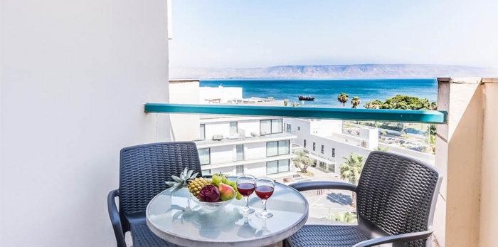 אהבה על שפת כנרת 16