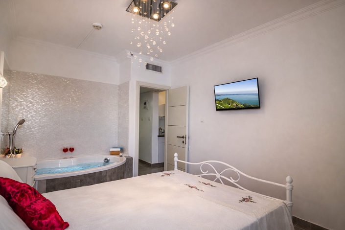 אהבה על שפת כנרת 6