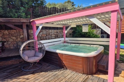 מקום קצת אחרת 1